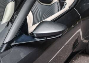 Image 36/39 of Aston Martin DB 11 Volante (2018)
