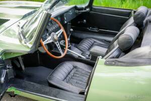 Image 5/60 de Jaguar E-Type (1969)