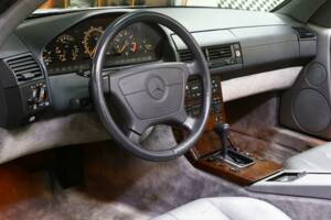 Image 24/27 of Mercedes-Benz SL 500 (1993)