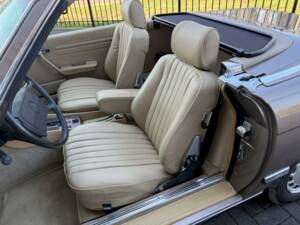 Image 16/36 de Mercedes-Benz 560 SL (1988)