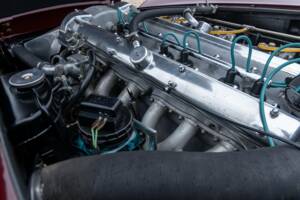 Image 34/50 de Aston Martin DB 5 Vantage (1965)