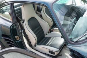 Image 27/52 of Porsche 911 Carrera 3.2 (1989)