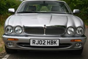 Immagine 12/50 di Jaguar XJ 8 Executive (2002)