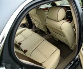 Image 18/50 of Jaguar XJ 8 4.2 (2007)