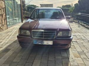 Immagine 4/10 di Mercedes-Benz C 180 (1997)