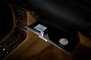 Image 52/89 of Mercedes-Benz 560 SL (1986)