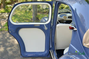 Bild 25/50 von Renault 4 CV Décapotable (1954)