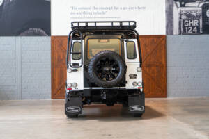 Immagine 4/30 di Land Rover Defender 90 Works V8 (2012)