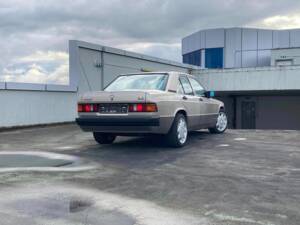 Image 5/12 de Mercedes-Benz 190 E 2.6 (1988)