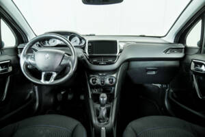Bild 7/50 von Peugeot 208 1.2 PureTech 82 (2019)