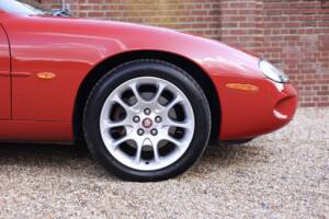 Image 36/50 de Jaguar XKR (2000)