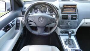 Imagen 13/18 de Mercedes-Benz C 63 AMG T (2010)