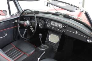 Image 42/49 of MG MGB (1966)