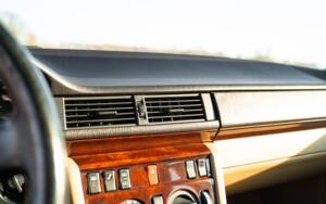 Bild 29/38 von Mercedes-Benz 500 E (1991)