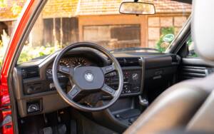 Immagine 17/33 di BMW 318i (1991)