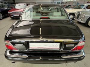 Image 31/50 of Jaguar XJ 8 Sovereign (2000)