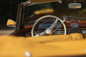 Image 6/13 of Mercedes-Benz 220 S Cabriolet (1957)
