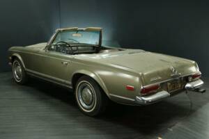 Image 4/50 de Mercedes-Benz 250 SL (1968)