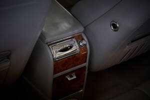 Bild 48/77 von Bentley Azure (2001)