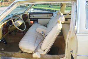 Image 42/56 of Cadillac Coupe DeVille (1977)