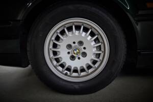 Image 39/90 of BMW 325i (1987)