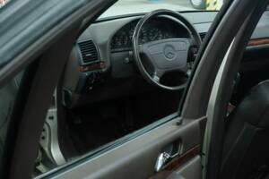 Bild 25/50 von Mercedes-Benz 300 SE (1992)