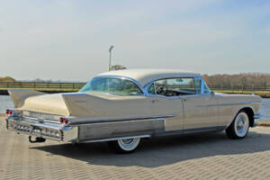 Image 8/29 of Cadillac 60 Special Fleetwood (1958)