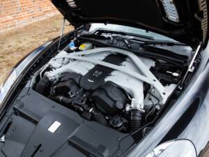 Image 76/94 of Aston Martin DB 9 (2014)