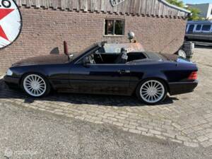 Image 28/40 of Mercedes-Benz 300 SL-24 (1990)