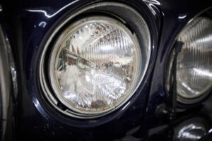 Image 17/97 of Daimler Double Six (1994)