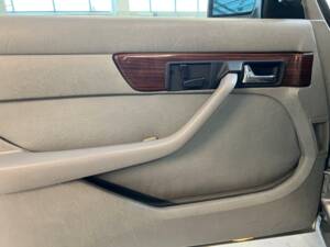 Image 22/64 of Mercedes-Benz 280 SE (1983)