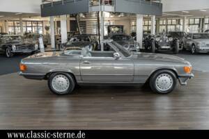 Immagine 6/15 di Mercedes-Benz 560 SL (1987)