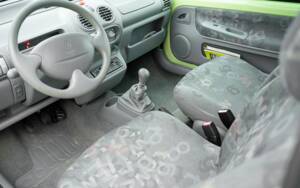 Image 14/36 of Renault Twingo 1.2 16V (2005)