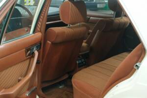 Bild 49/50 von Mercedes-Benz 380 SE (1980)