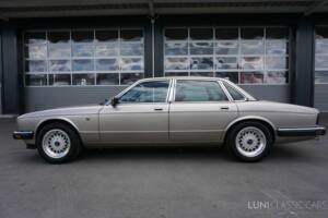 Image 4/61 de Jaguar Sovereign 3.6 (1987)