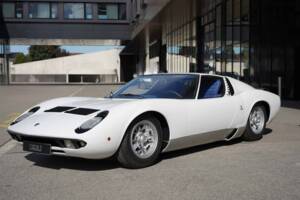Afbeelding 22/74 van Lamborghini Miura P 400 (1968)