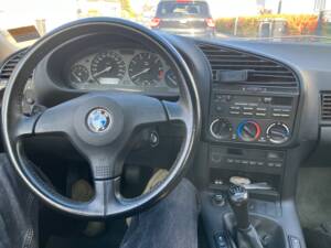 Image 36/36 of BMW 318is (1992)