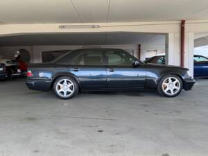 Image 8/25 of Mercedes-Benz E 500 Limited (1994)