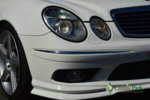 Image 45/50 of Mercedes-Benz E 500 T (2004)