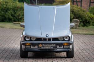 Image 9/71 of BMW 325i (1989)