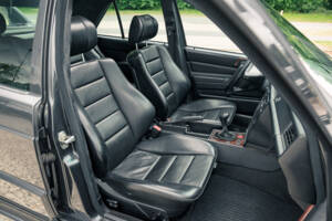 Bild 35/53 von Mercedes-Benz 190 E 2.5-16 (1991)
