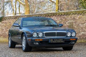 Image 21/50 of Jaguar XJ 6 4.0 Sovereign (1995)