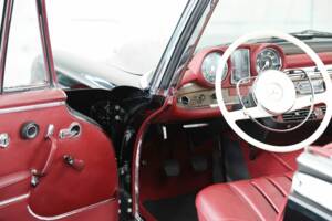 Image 32/50 of Mercedes-Benz 220 SE b (1962)