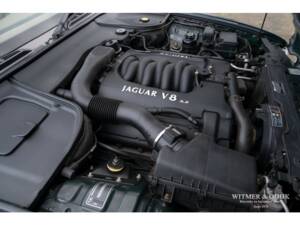 Bild 29/30 von Jaguar XJ 8 Executive (1998)