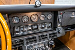 Image 13/34 de Jaguar Type E V12 (1972)