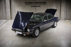 Image 93/97 of Daimler Double Six (1994)