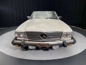 Image 3/8 of Mercedes-Benz 380 SL (1983)