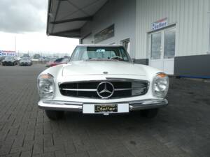 Immagine 2/20 di Mercedes-Benz 280 SL (1970)