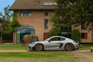 Image 6/100 of Porsche 718 Cayman GT4 RS Weissach (2024)
