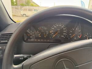 Image 33/38 de Mercedes-Benz 300 SL (1993)